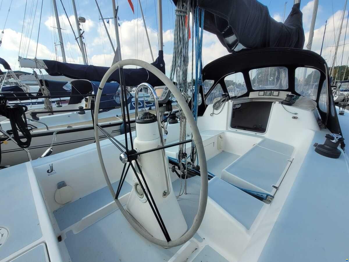 J Boats 105