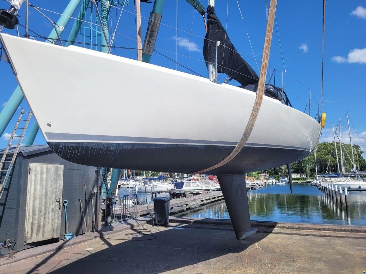 J Boats 105