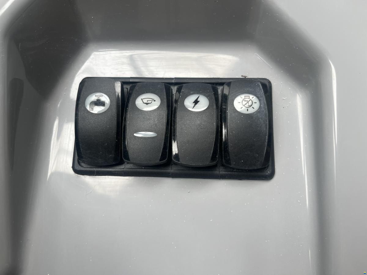 Jeanneau Cap Camarat 6.5 Center Console