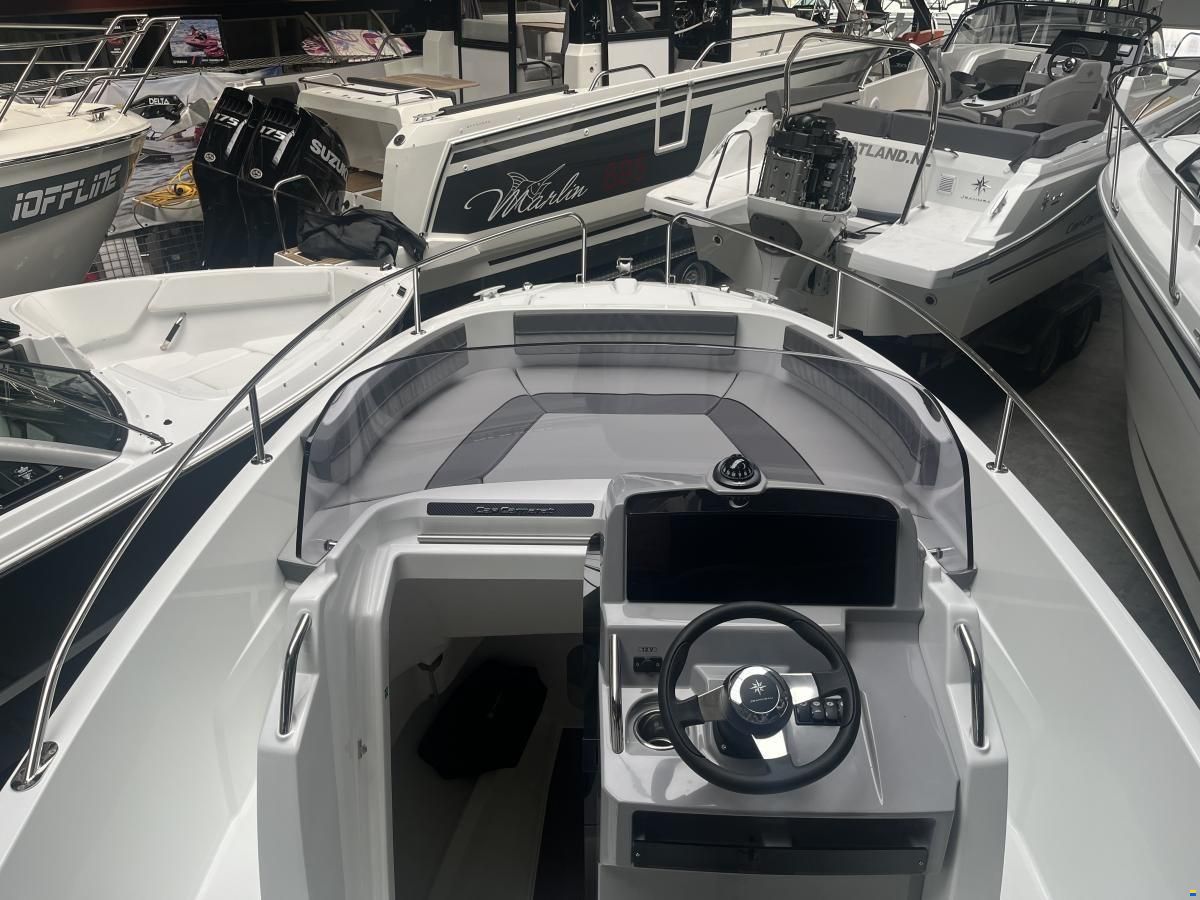 Jeanneau Cap Camarat 6.5 Center Console