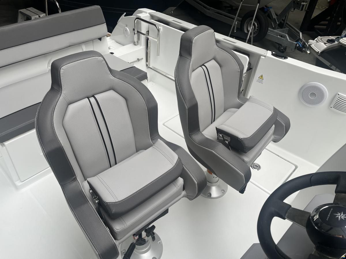 Jeanneau Cap Camarat 6.5 Center Console