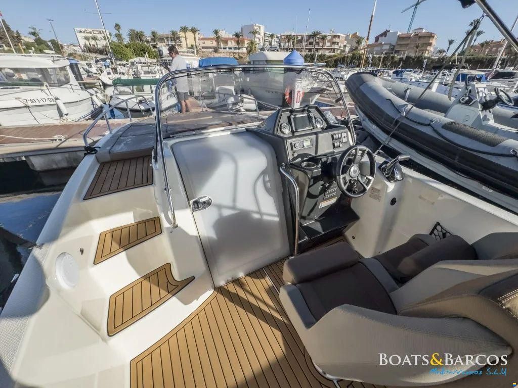 Quicksilver Activ 755 Sundeck