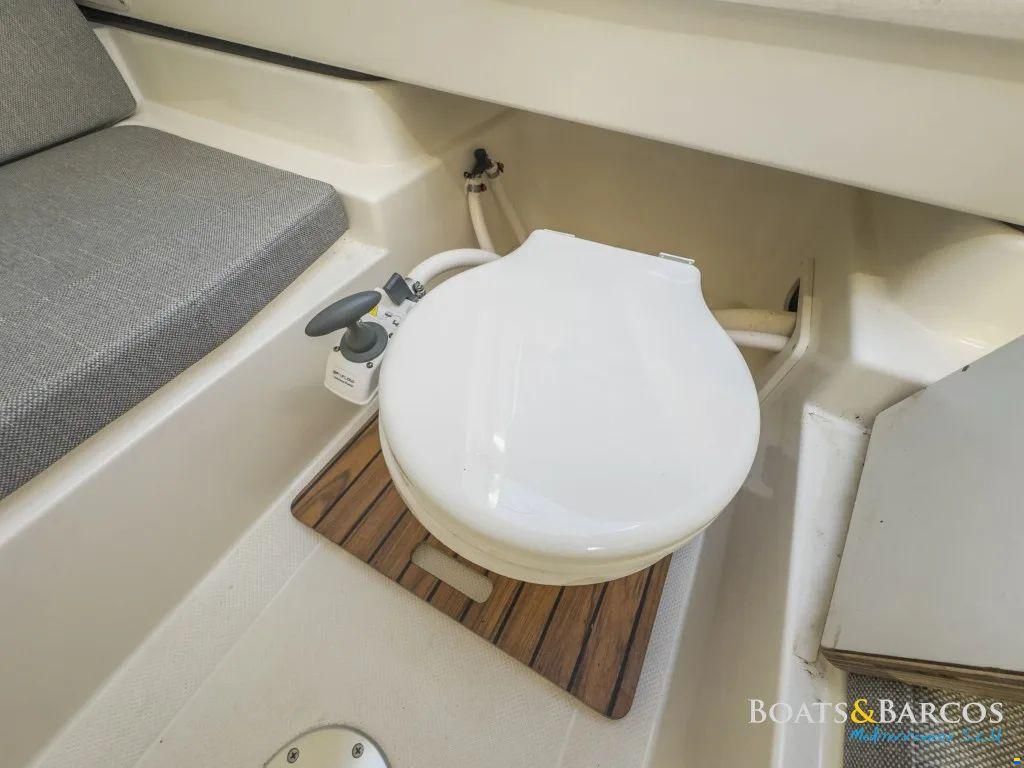 Quicksilver Activ 755 Sundeck