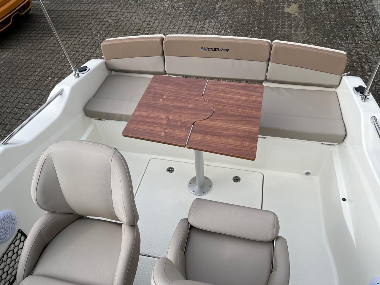 Quicksilver Activ 555 Cabin med 100 hk M