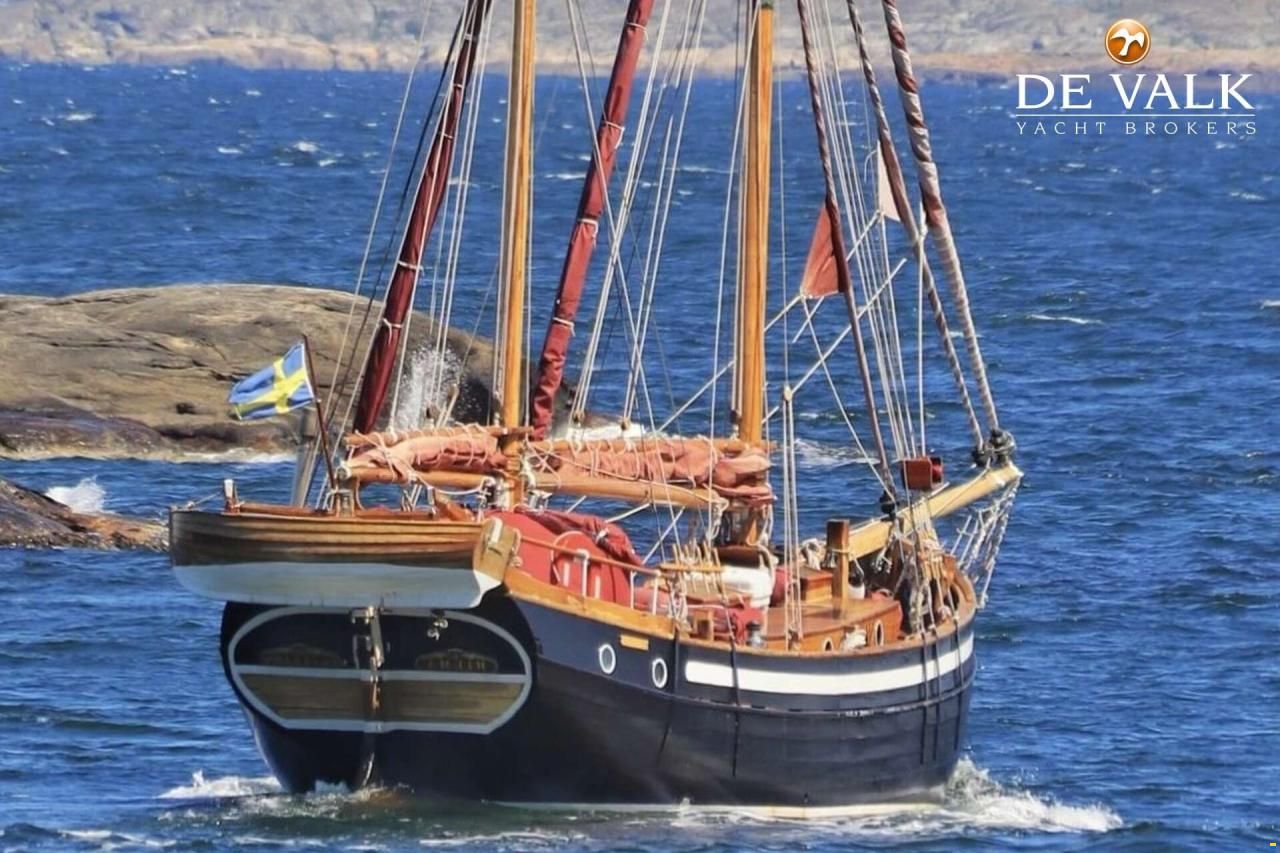 Small sailing ship From Laso