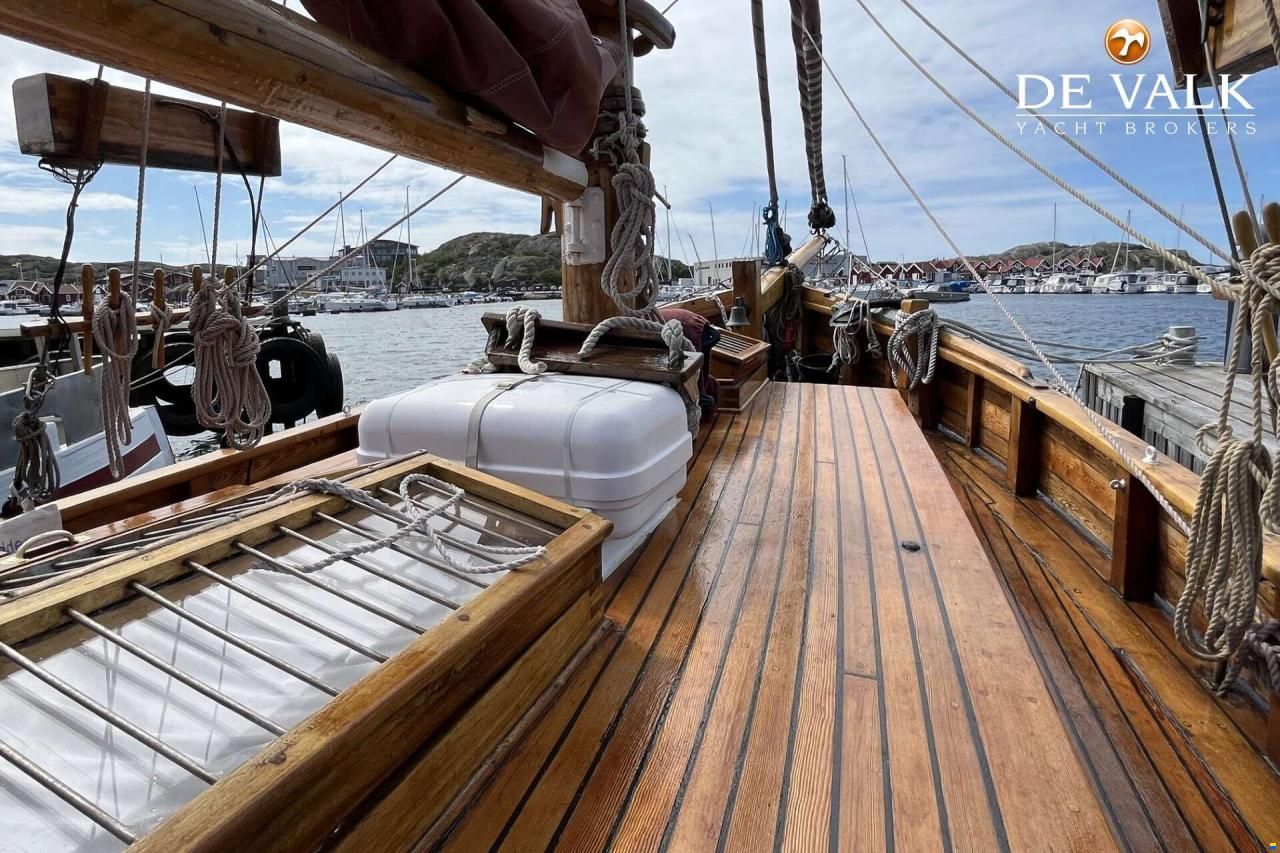 Small sailing ship From Laso