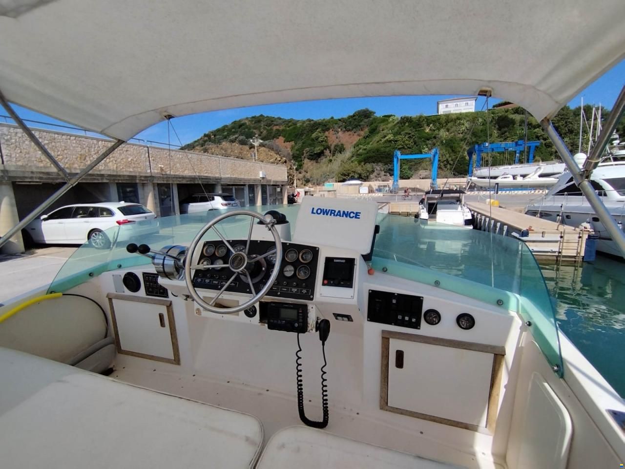 Bertram 28 Flybridge