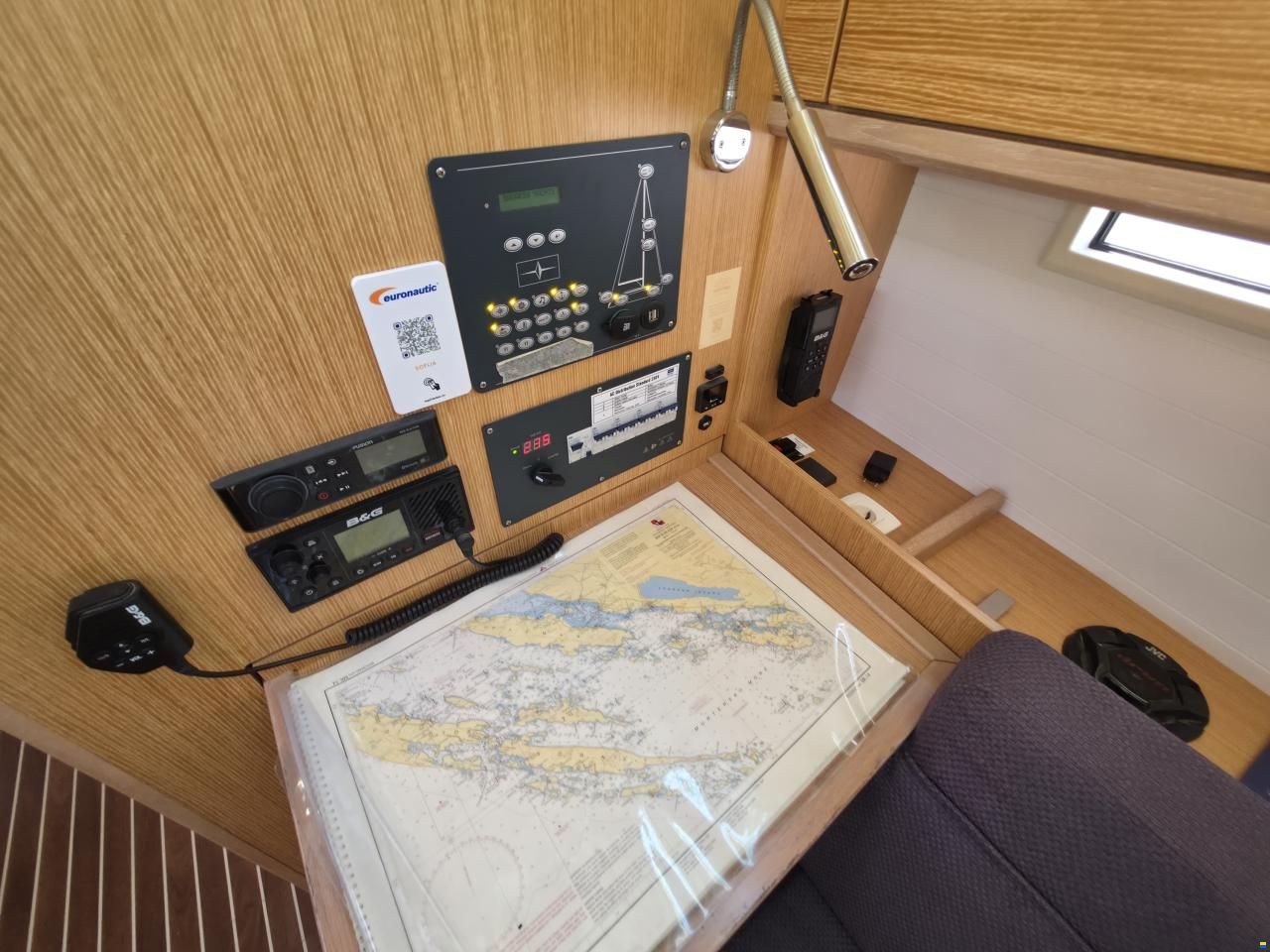 Bavaria CRUISER 37