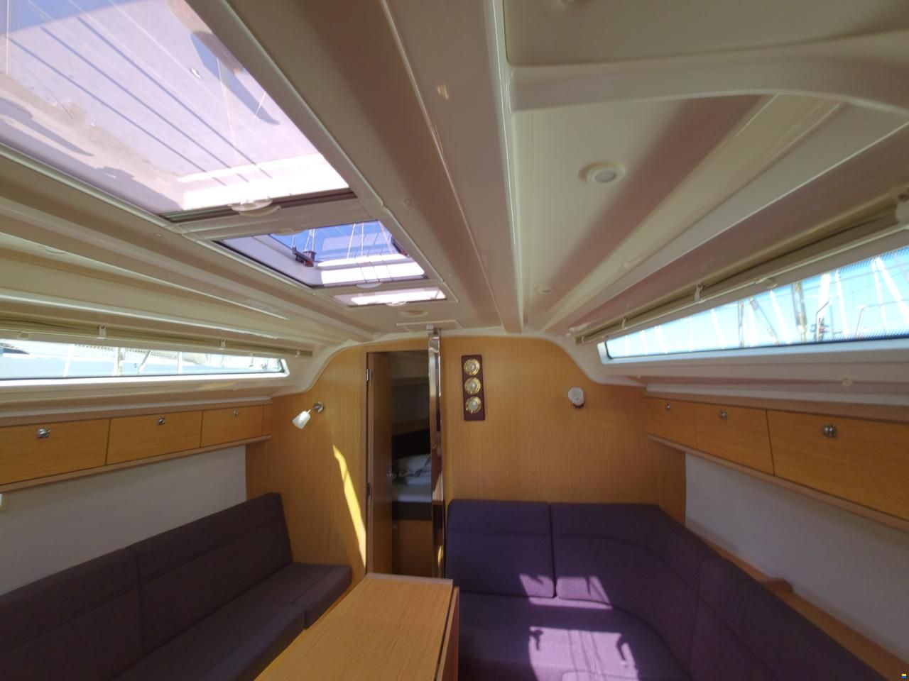 Bavaria CRUISER 37