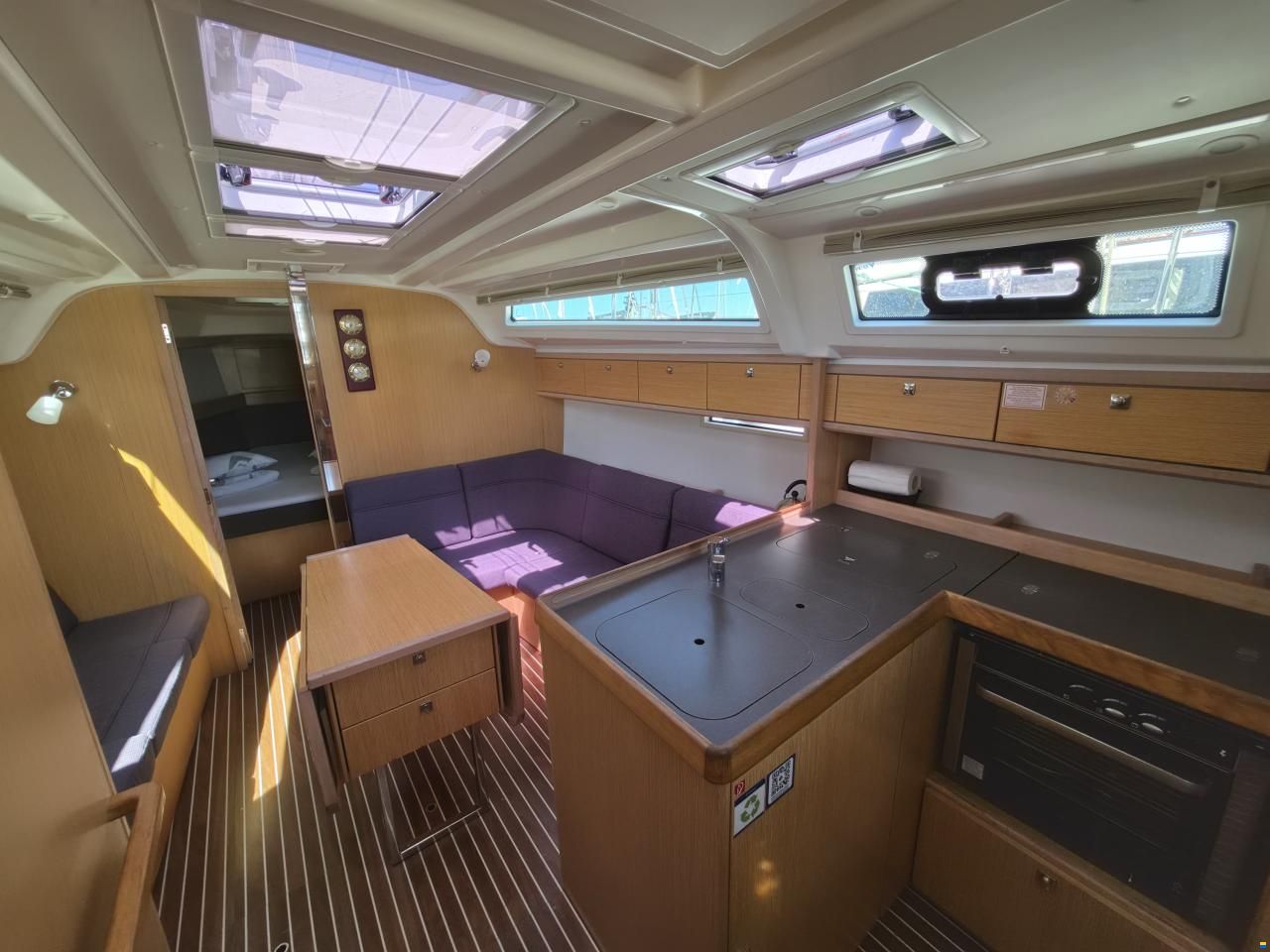 Bavaria CRUISER 37