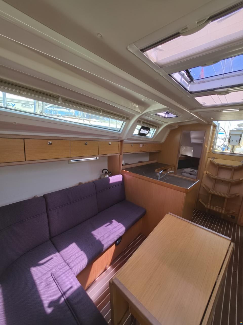 Bavaria CRUISER 37