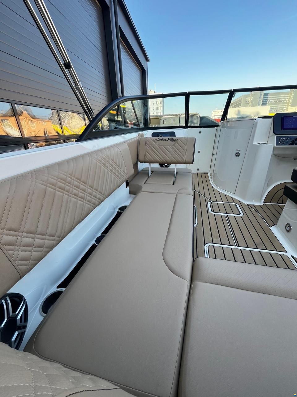 Sea Ray SDX 230