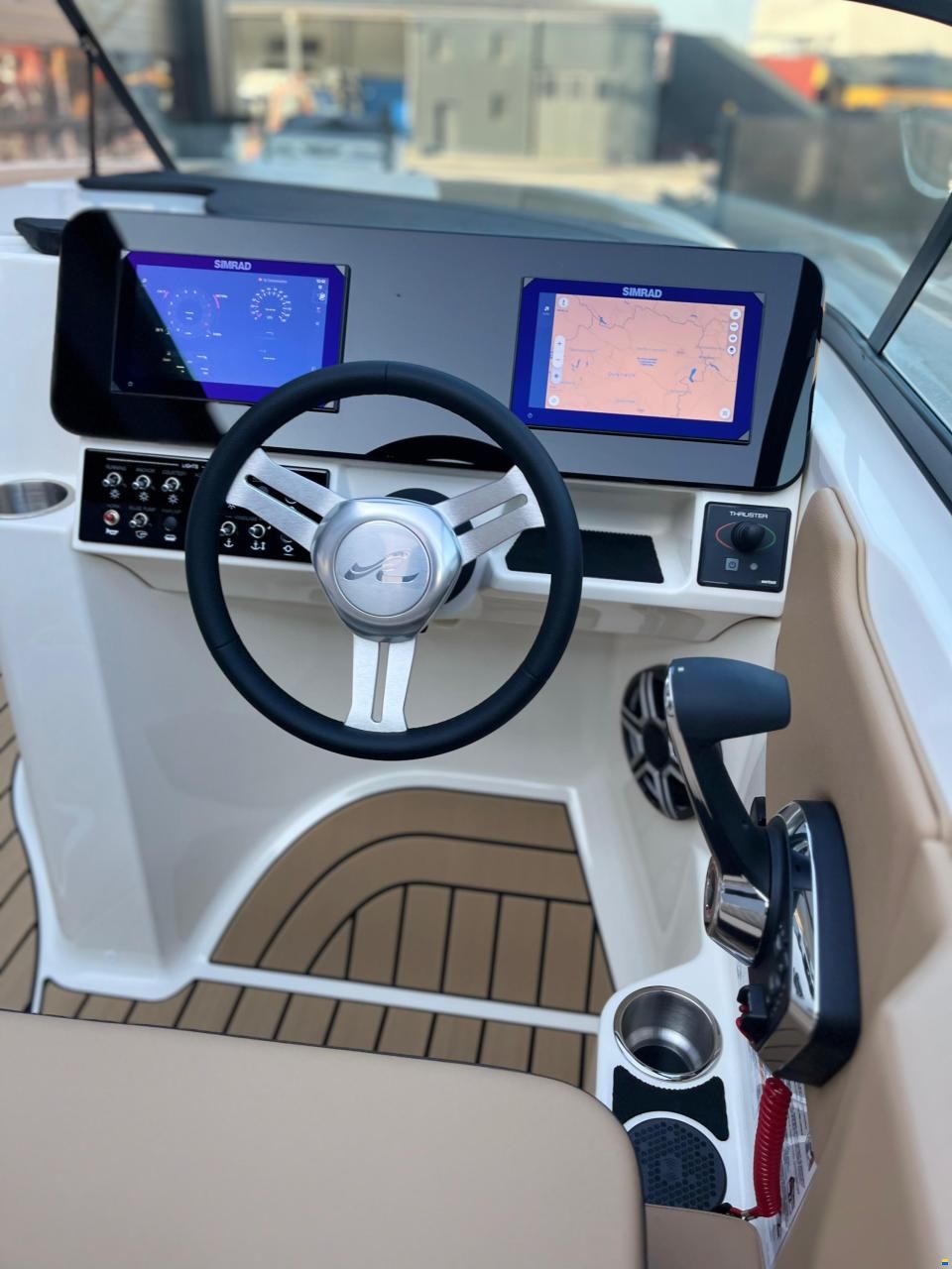 Sea Ray SDX 230