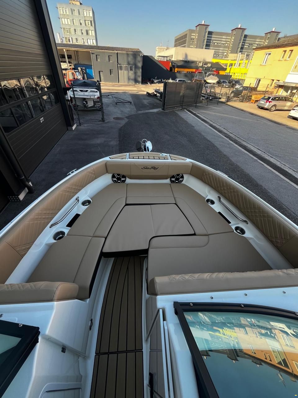 Sea Ray SDX 230