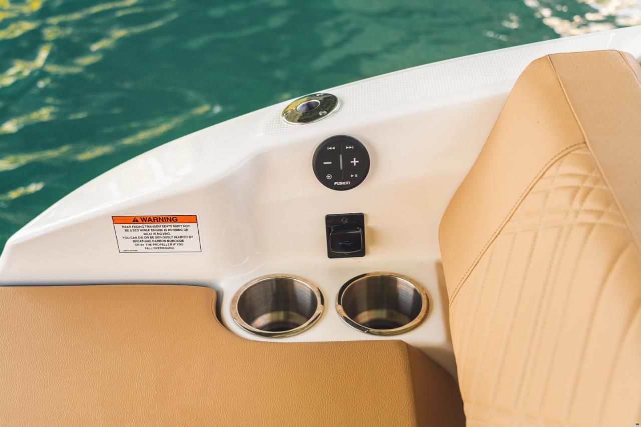 Sea Ray SDX 230
