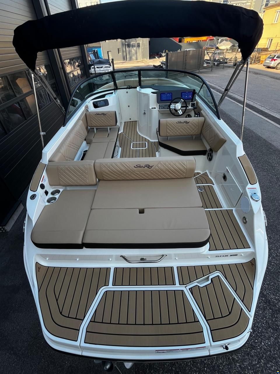 Sea Ray SDX 230