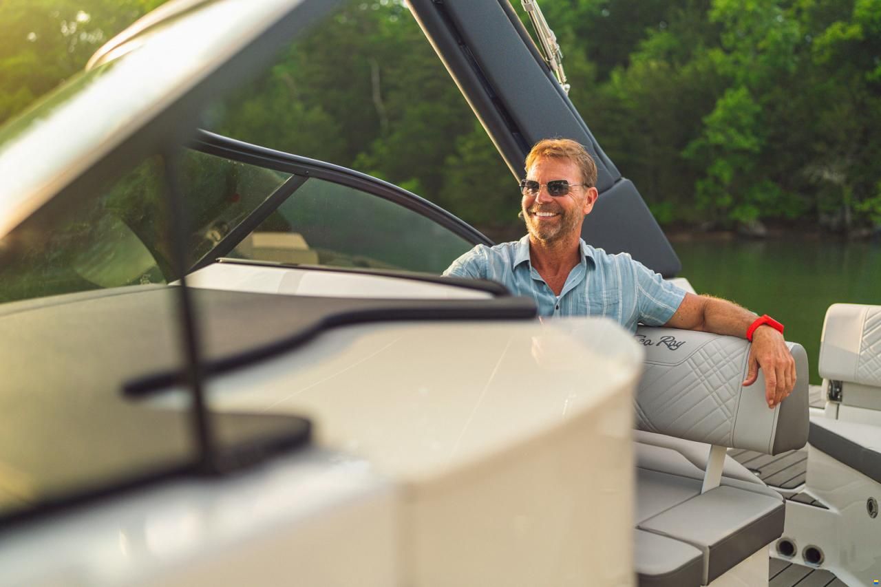 Sea Ray SDX 230