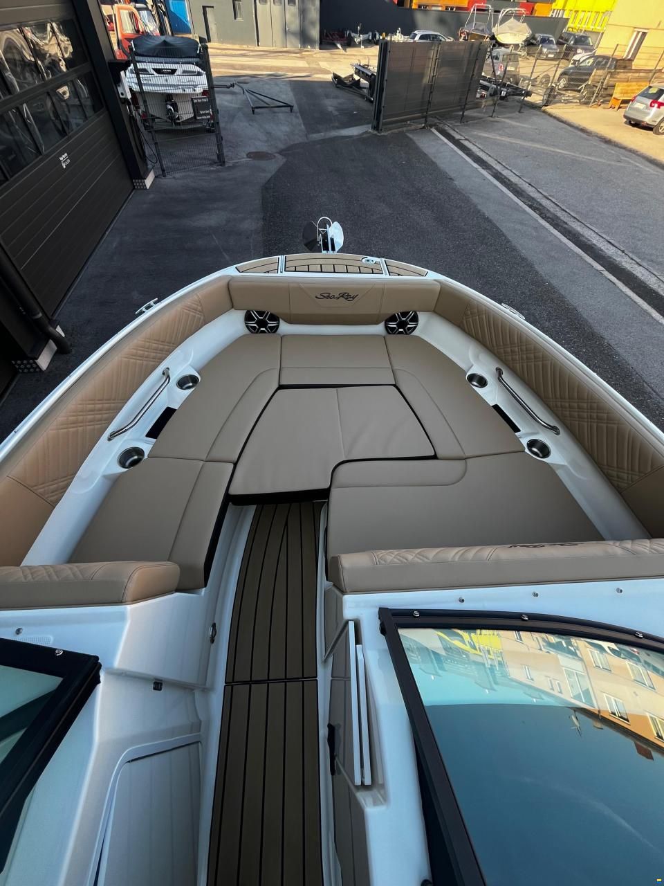 Sea Ray SDX 230