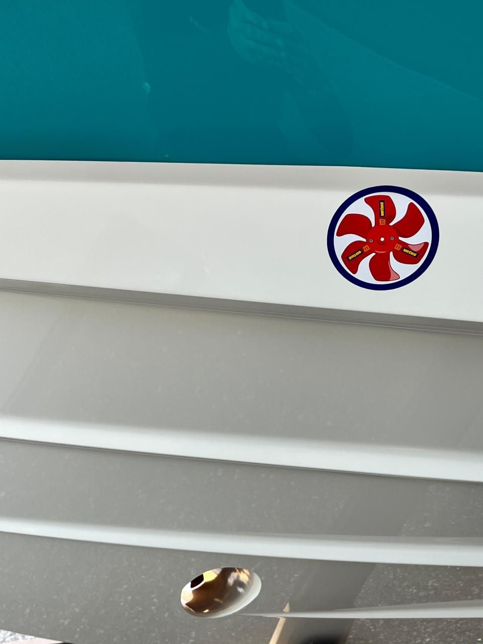 Sea Ray SDX 230