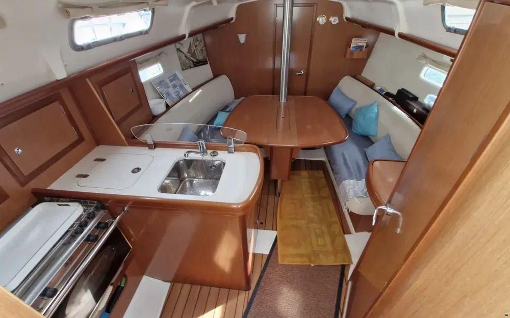 Beneteau OCEANIS 323