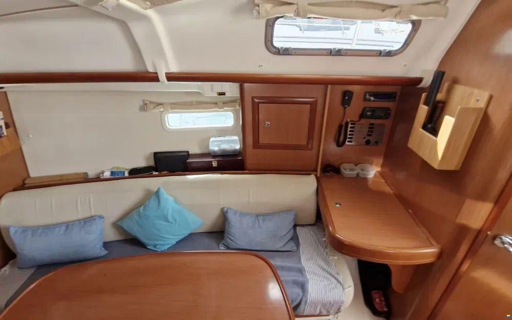 Beneteau OCEANIS 323