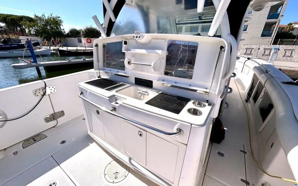 Boston Whaler 370 Outrage