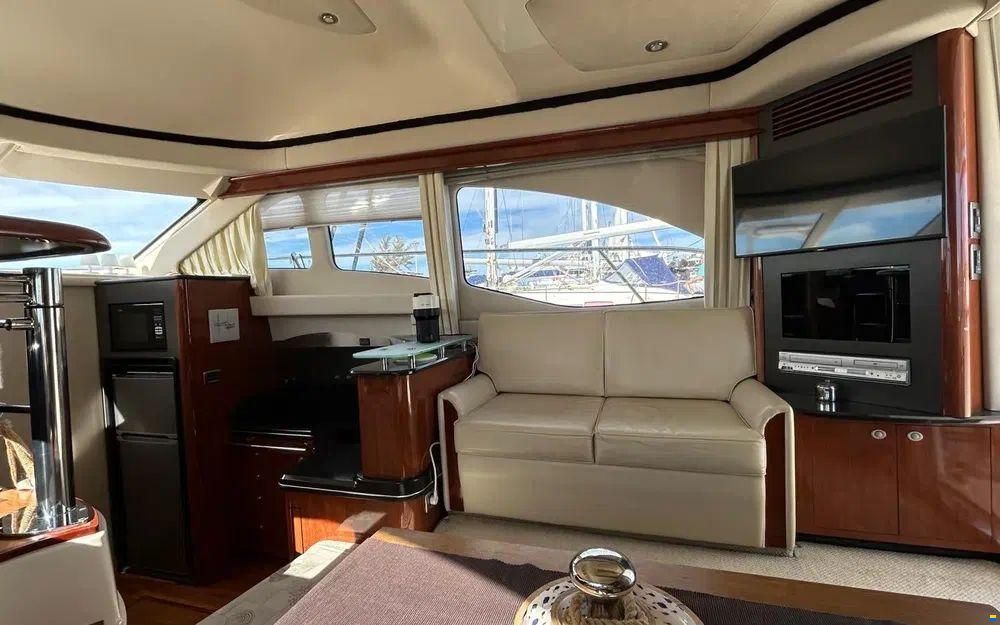 Sea Ray 455 Sedan Bridge