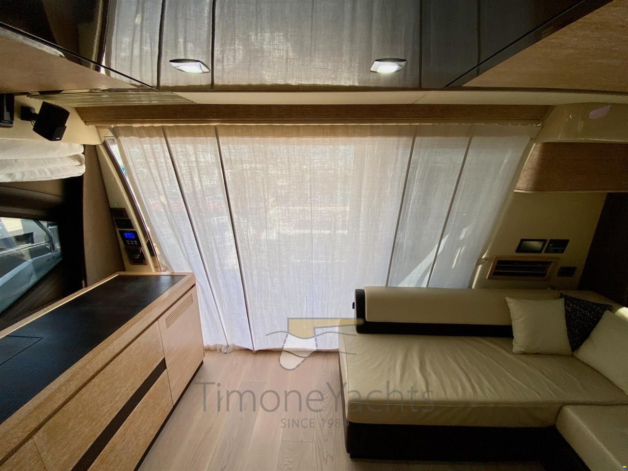 Azimut 64 fly
