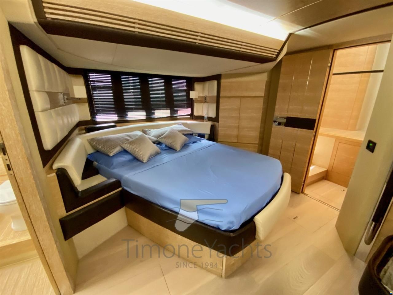 Azimut 64 fly