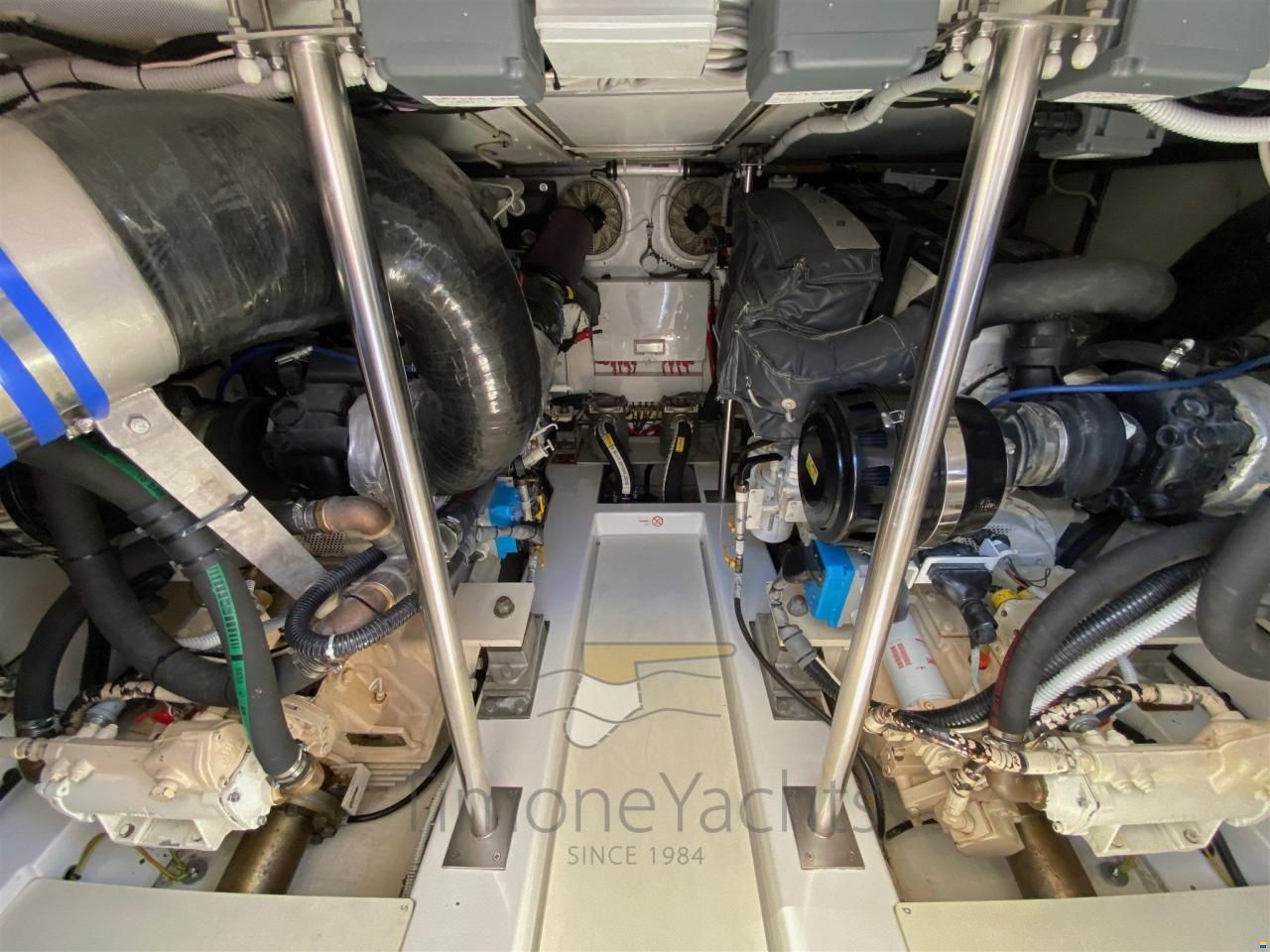 Azimut 64 fly