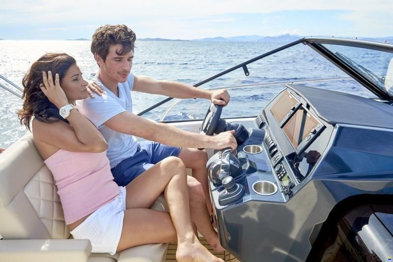 Quicksilver ACTIV 875 SUNDECK