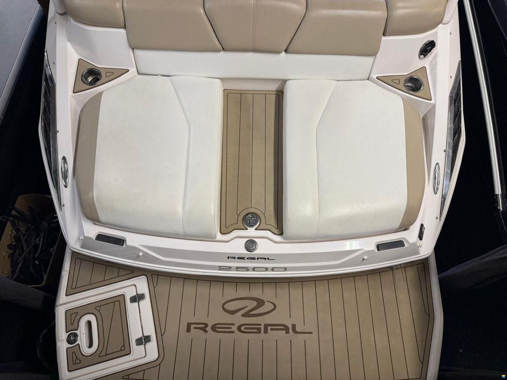 Regal 2500 Bowrider