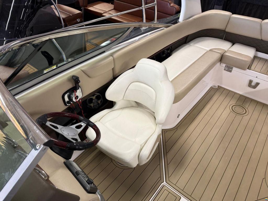 Regal 2500 Bowrider