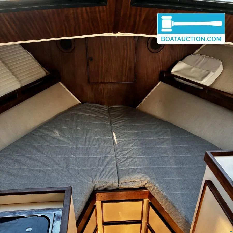Hatteras 32 Sport Fly