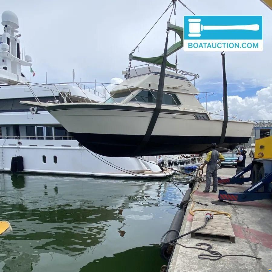 Hatteras 32 Sport Fly