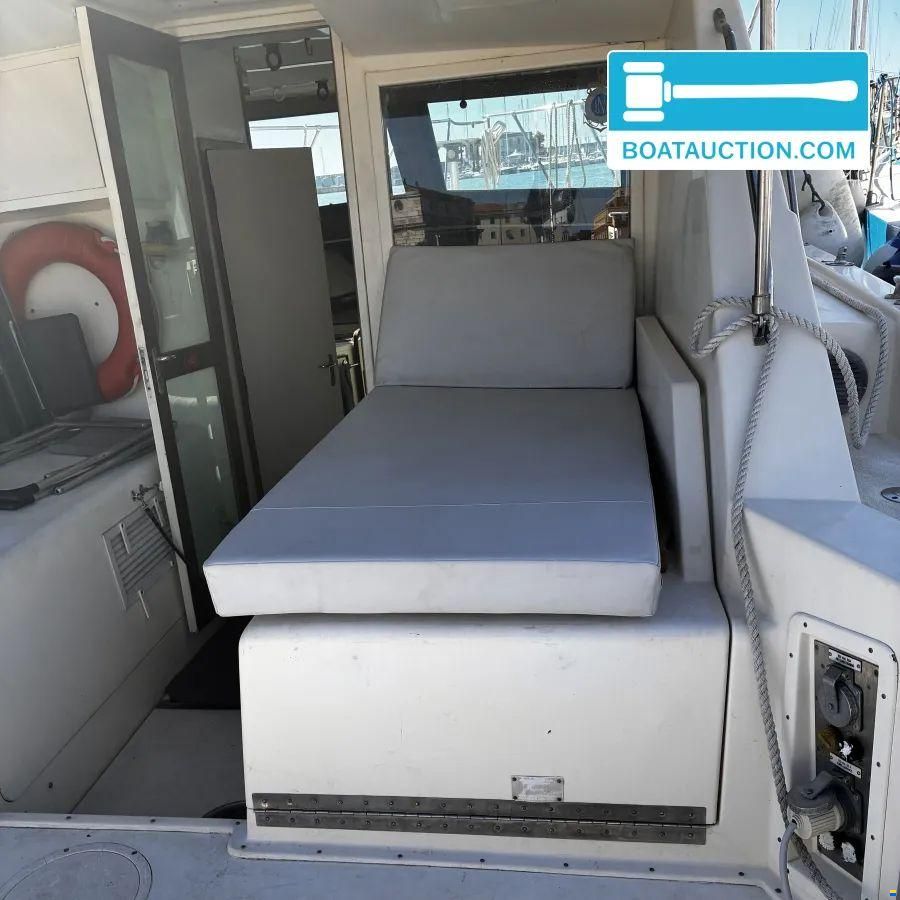 Hatteras 32 Sport Fly