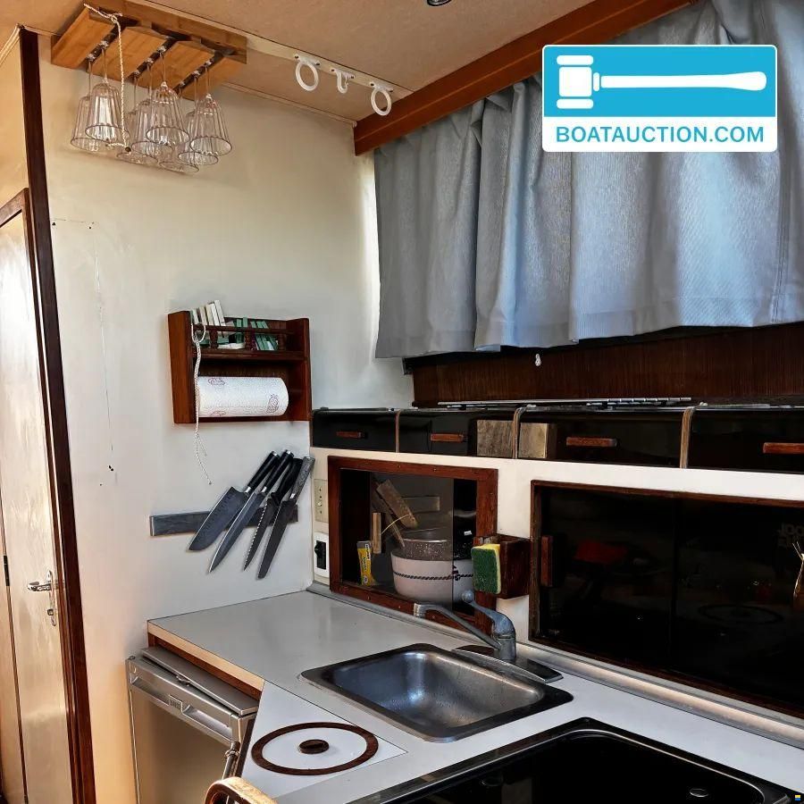 Hatteras 32 Sport Fly