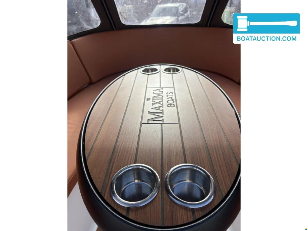 Maxima 600 Tender
