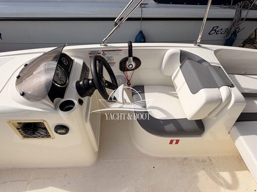 Bayliner e16
