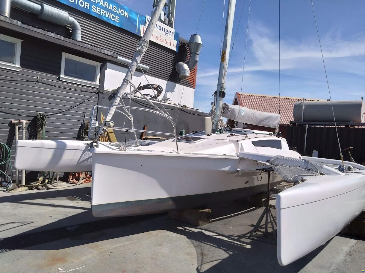 Corsair Yachts 750 Dash