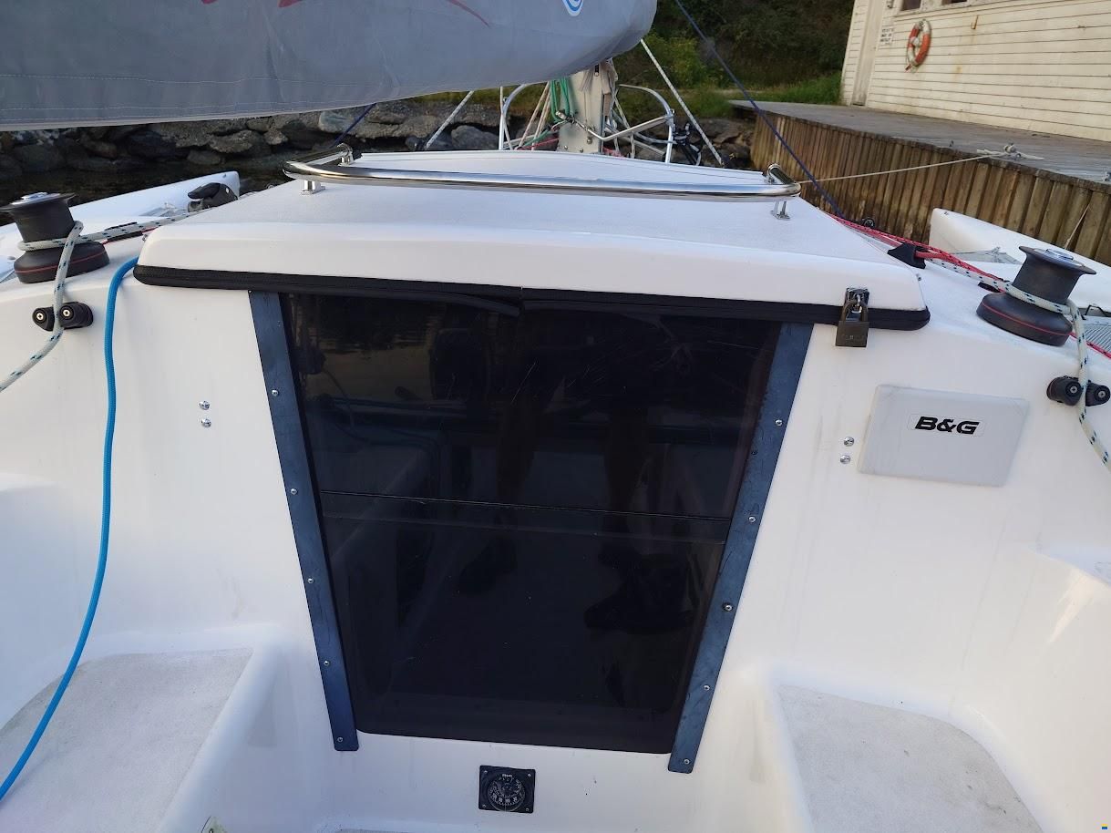 Corsair Yachts 750 Dash