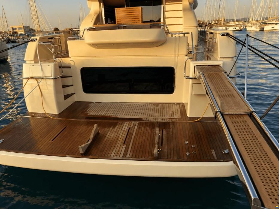 Ferretti Altura 690