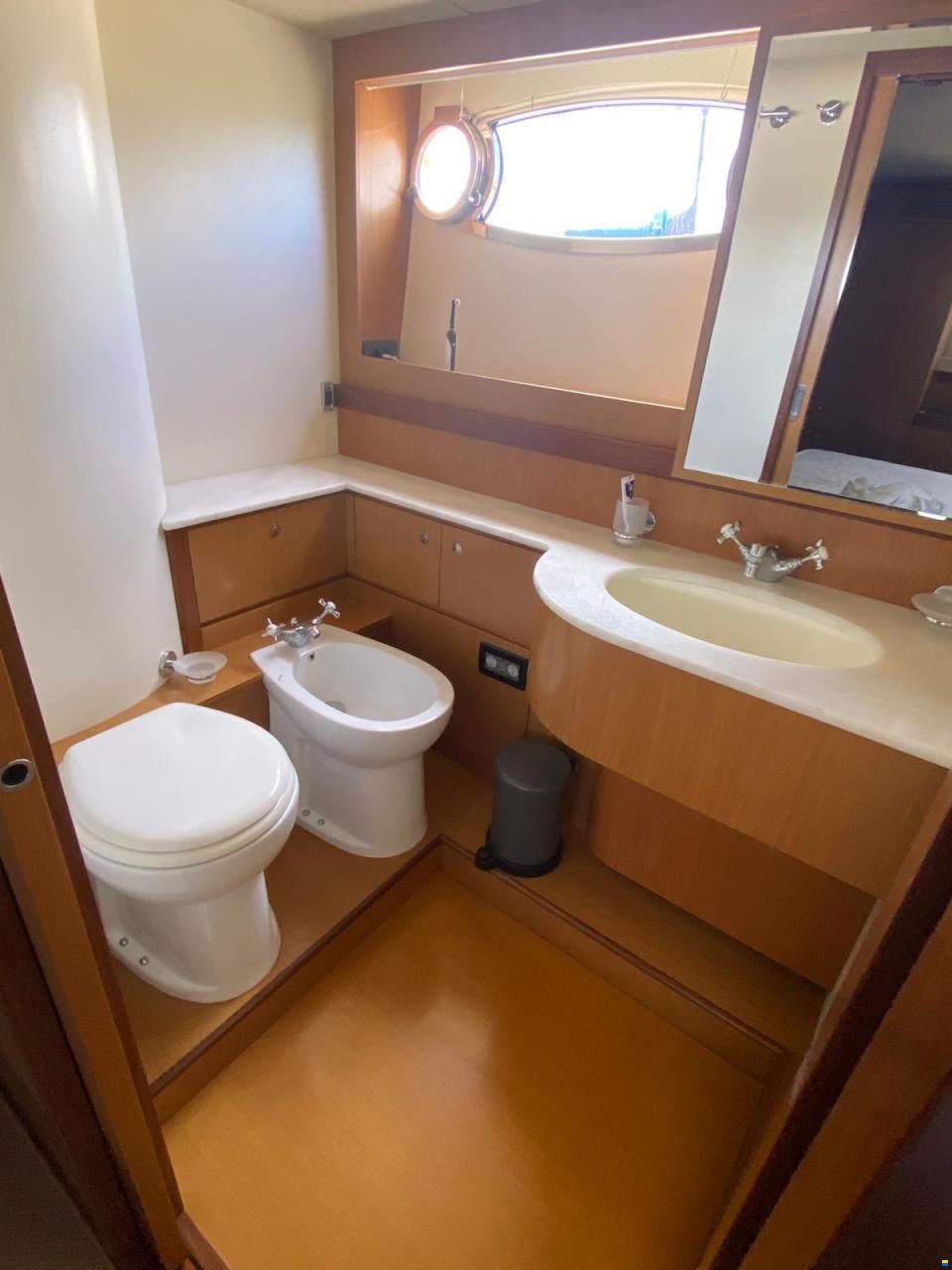 Ferretti Altura 690