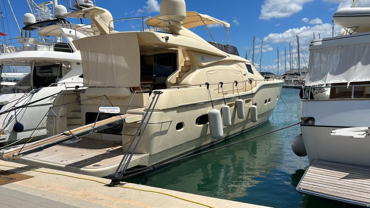 Ferretti Altura 690