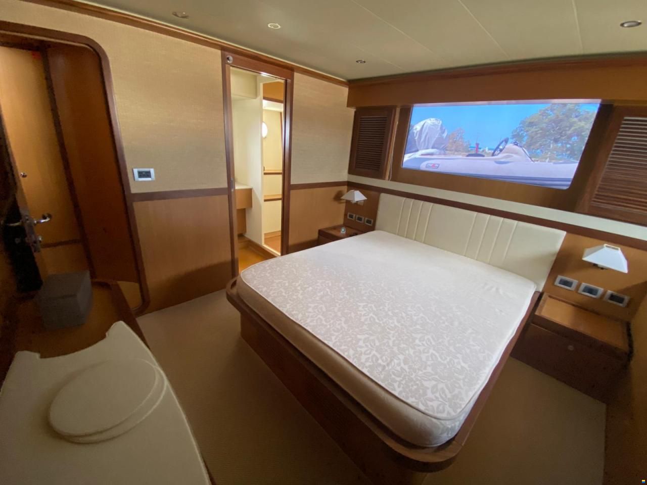 Ferretti Altura 690