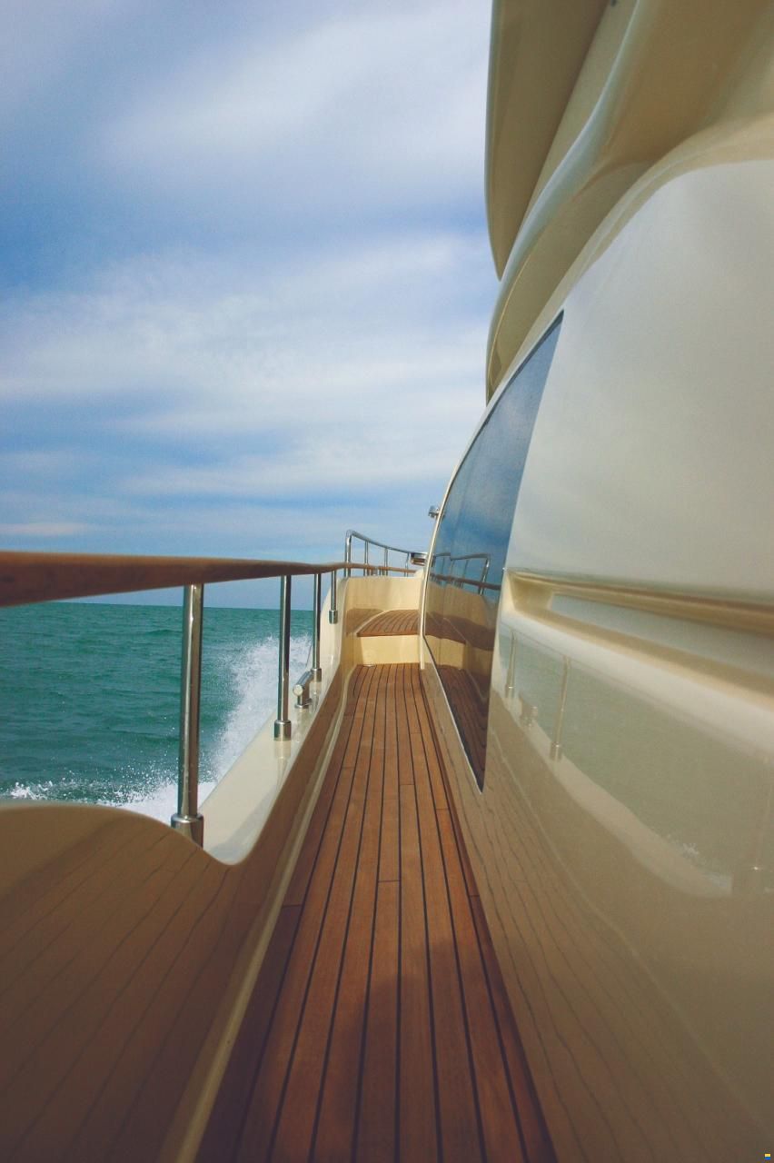 Ferretti Altura 690