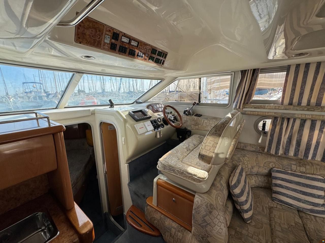Sealine 330 Flybridge