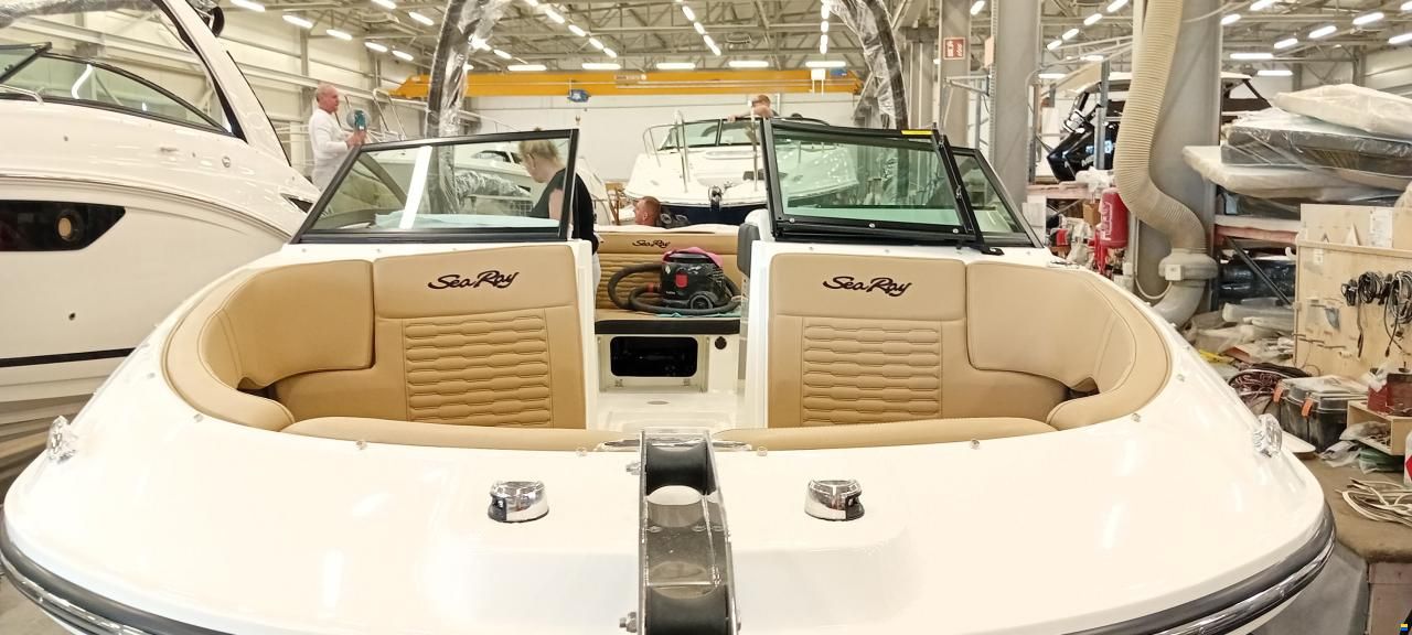 Sea Ray 230 SPXE