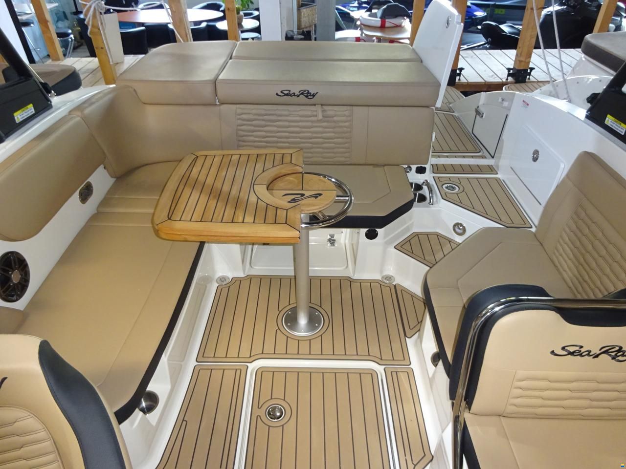 Sea Ray 230 SPXE