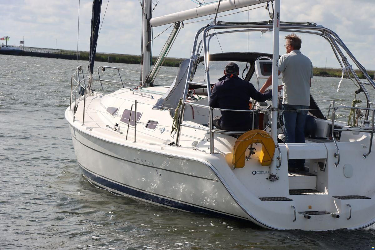 Hunter 33